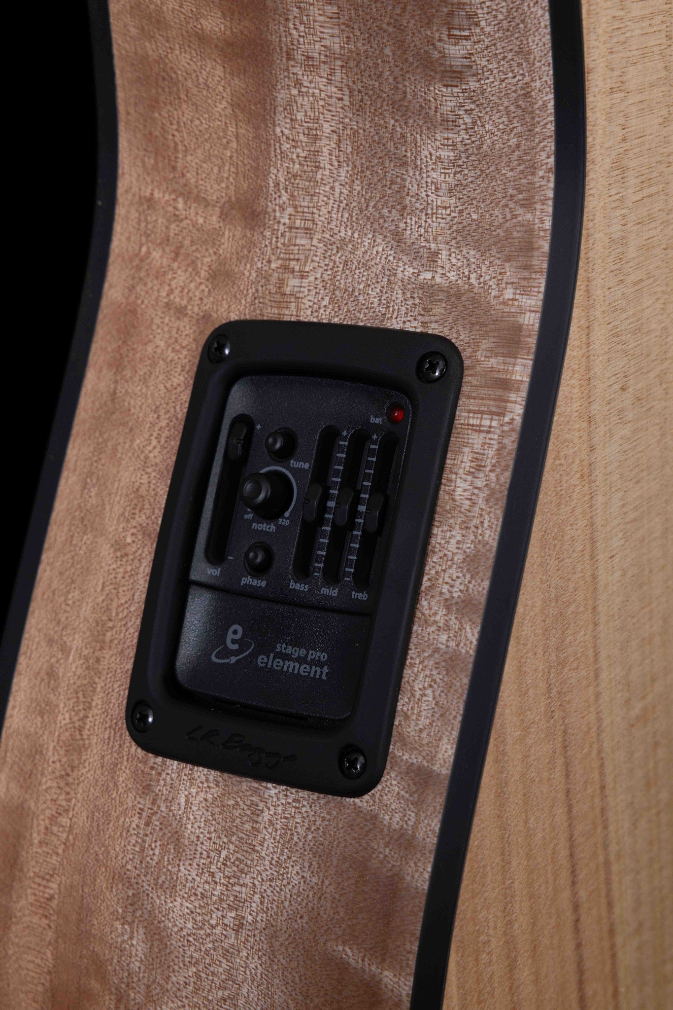 Classic Dreadnought Cutaway Solid Bunya Top, Solid Maple B/S