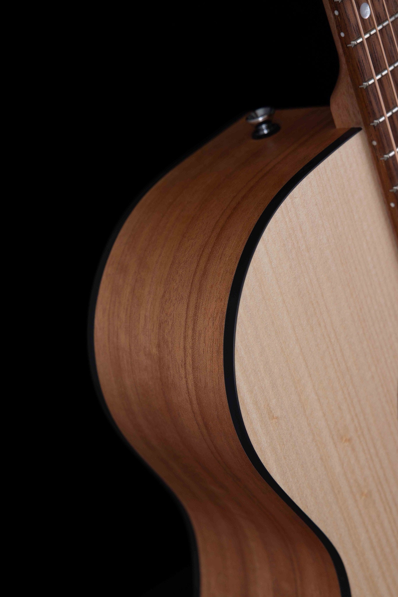 Classic OM Cutaway Model Solid Bunya Top, Solid Maple B/S