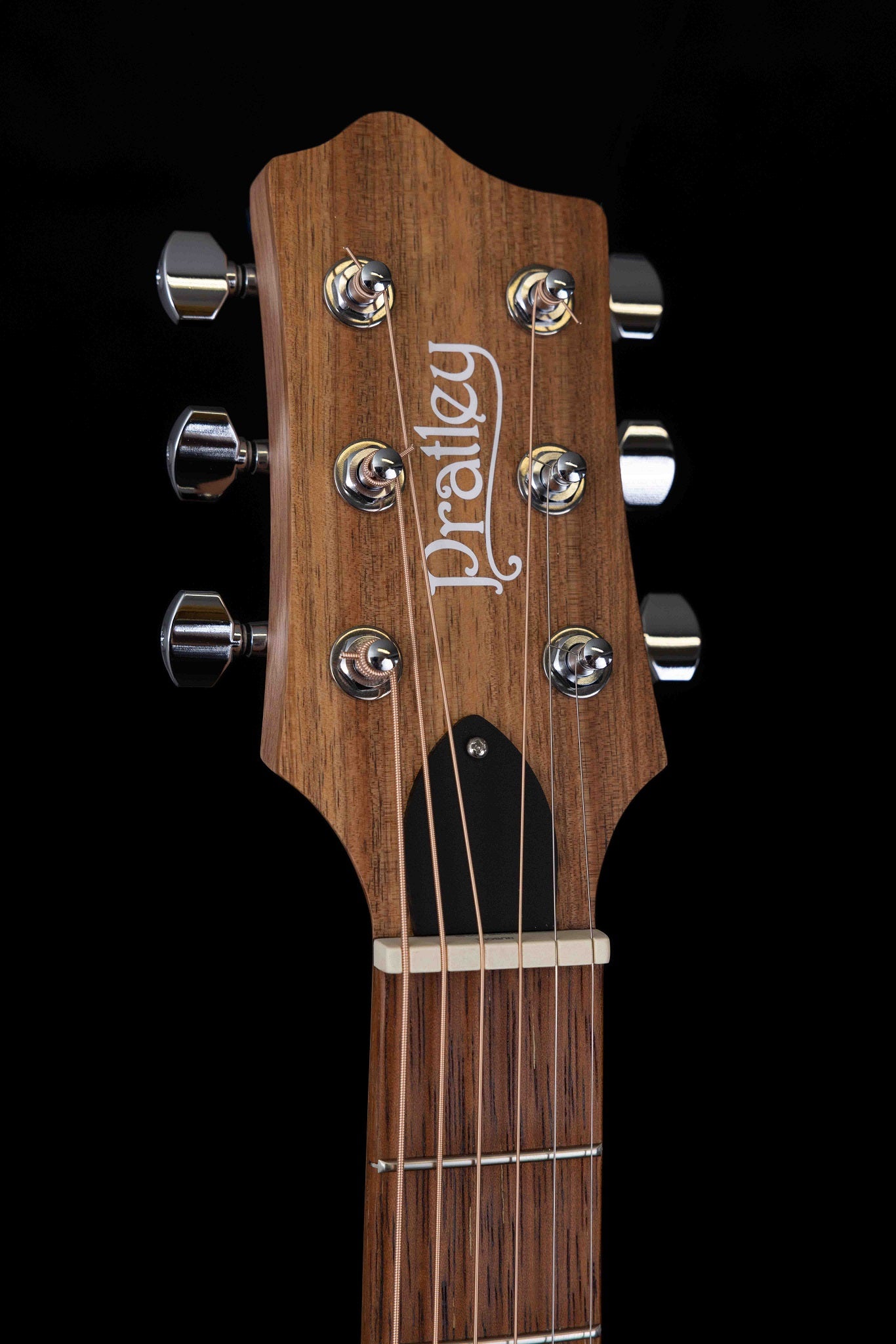 Classic OM Cutaway Model Solid Bunya Top, Solid Maple B/S