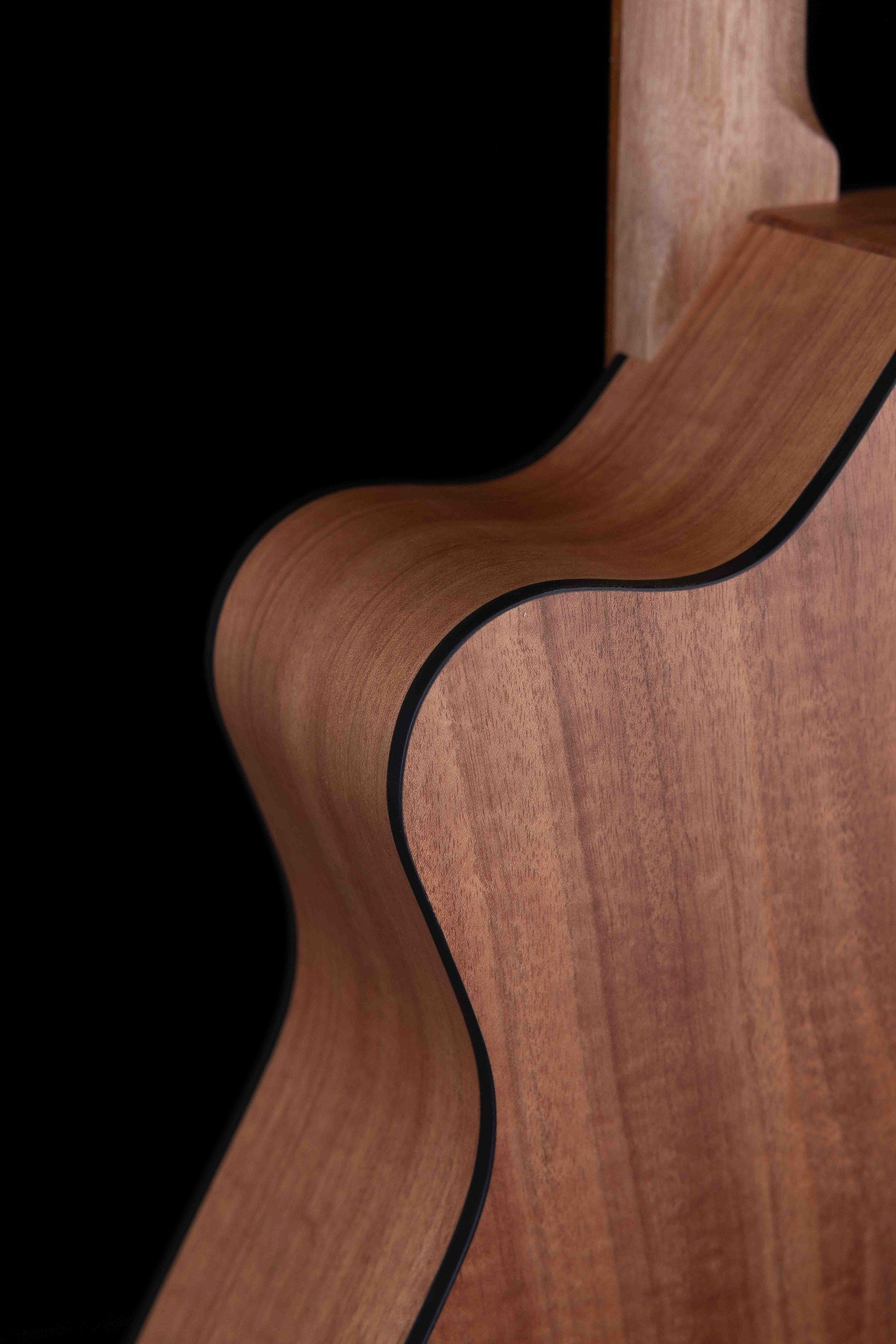 Classic OM Cutaway Model Solid Bunya Top, Solid Maple B/S