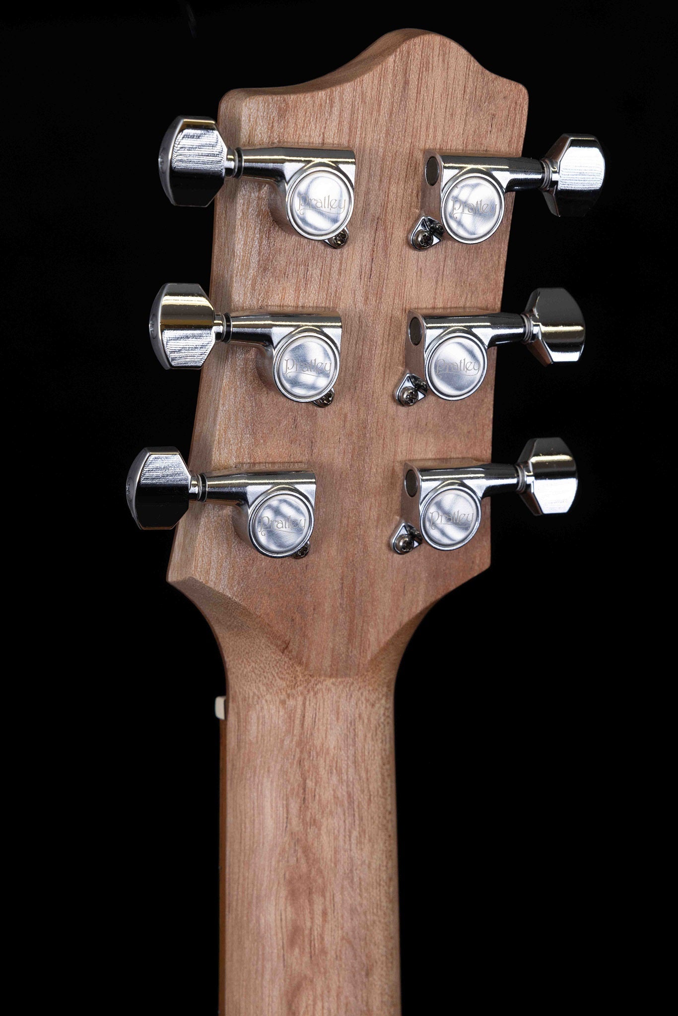 Classic OM Cutaway Model Solid Bunya Top, Solid Maple B/S