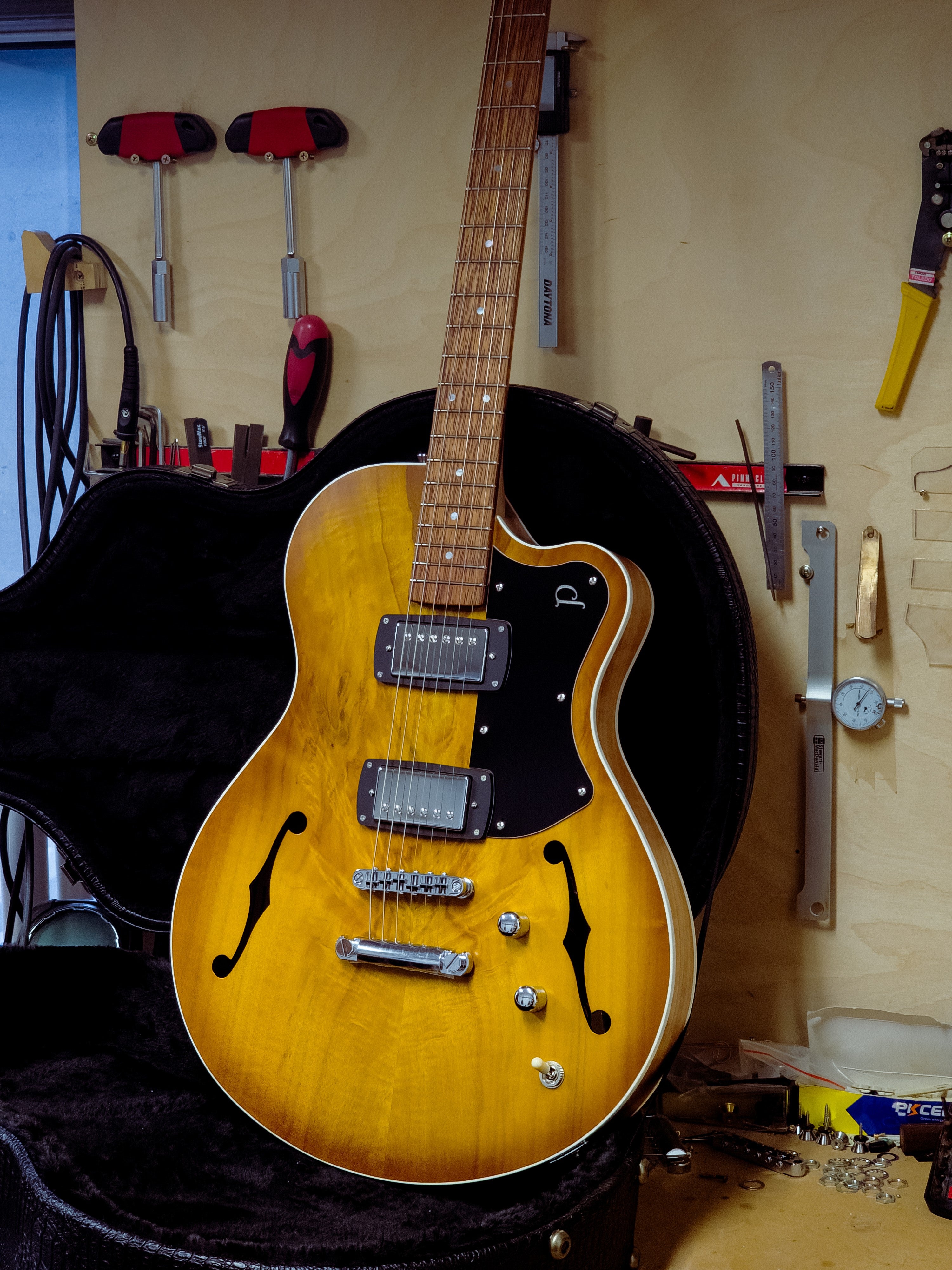 SH90-VY Semi-Hollow Electric Guitar - Vintage Yellow