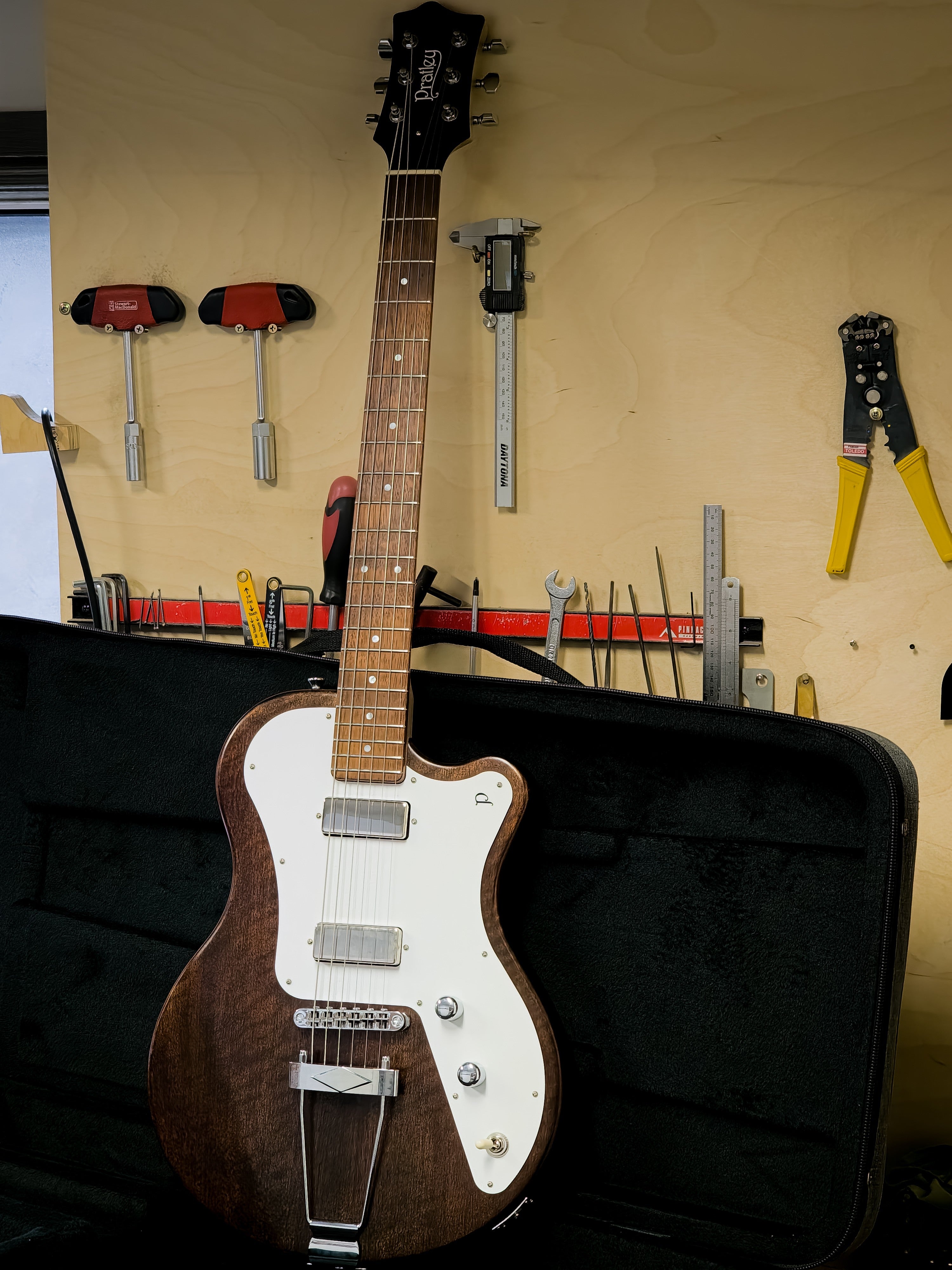 Pratley Indigo-M22 - Natural Walnut