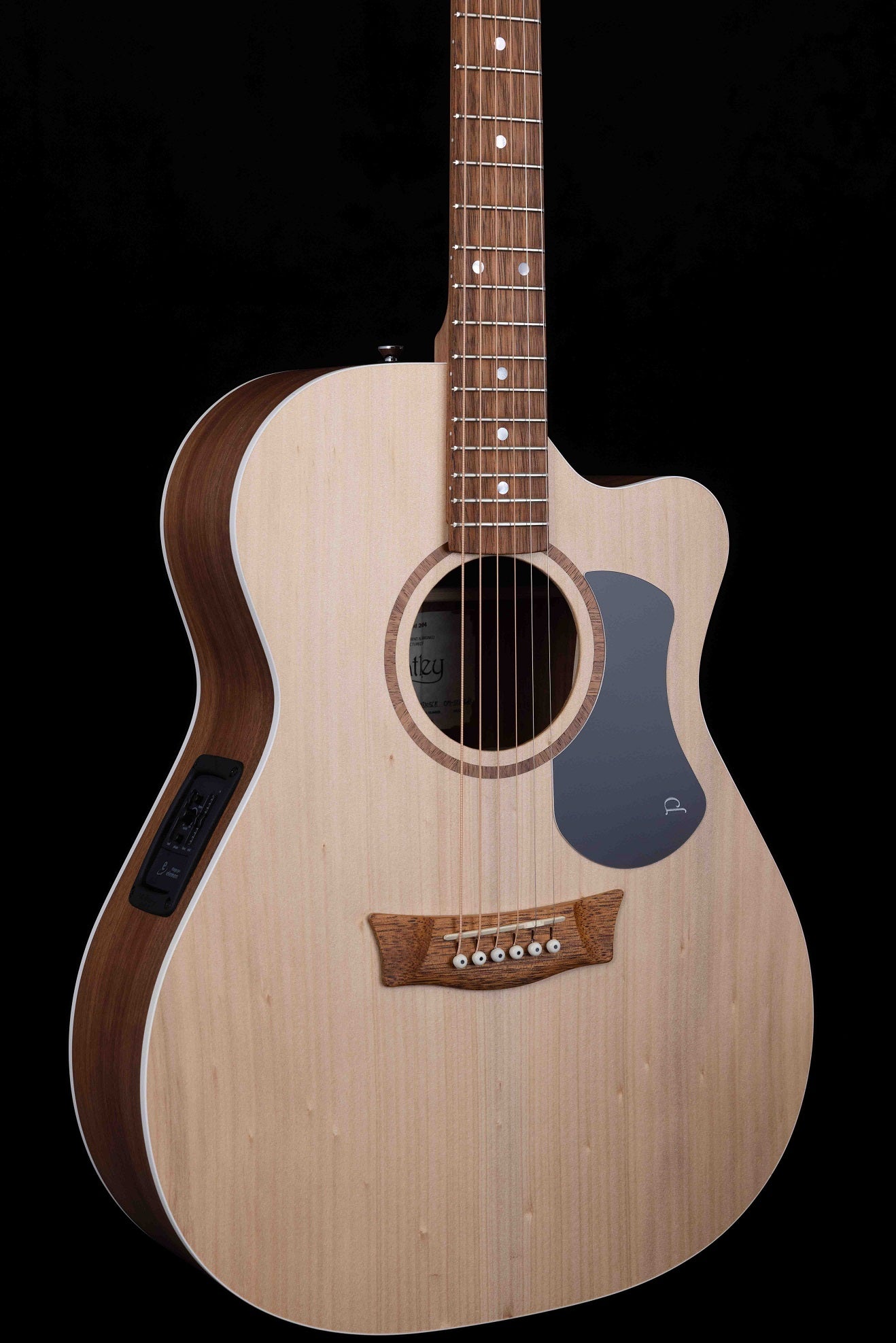 Classic OM Cutaway Model Solid Bunya Top, Solid Blackwood B/S
