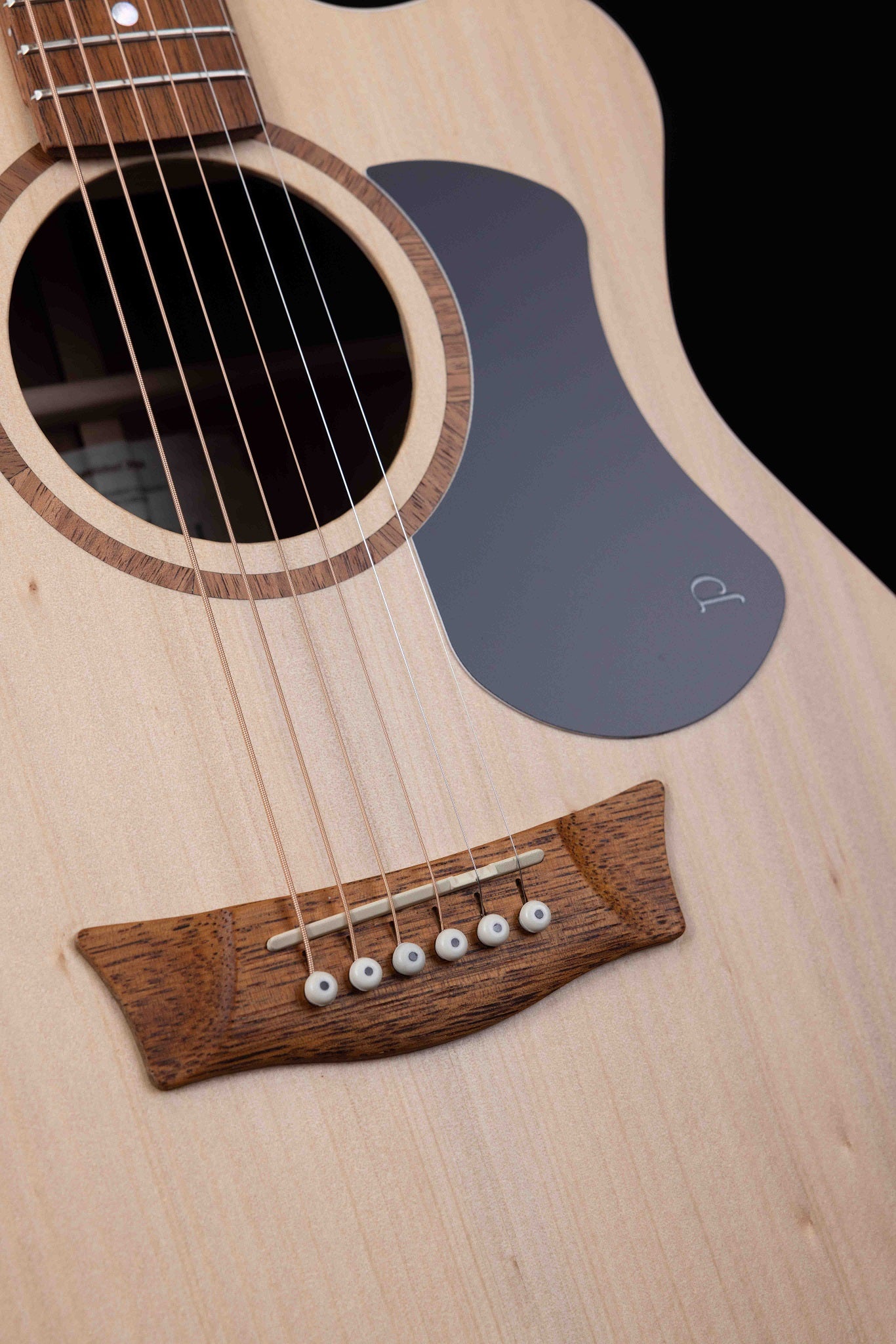 Classic OM Cutaway Model Solid Bunya Top, Solid Blackwood B/S
