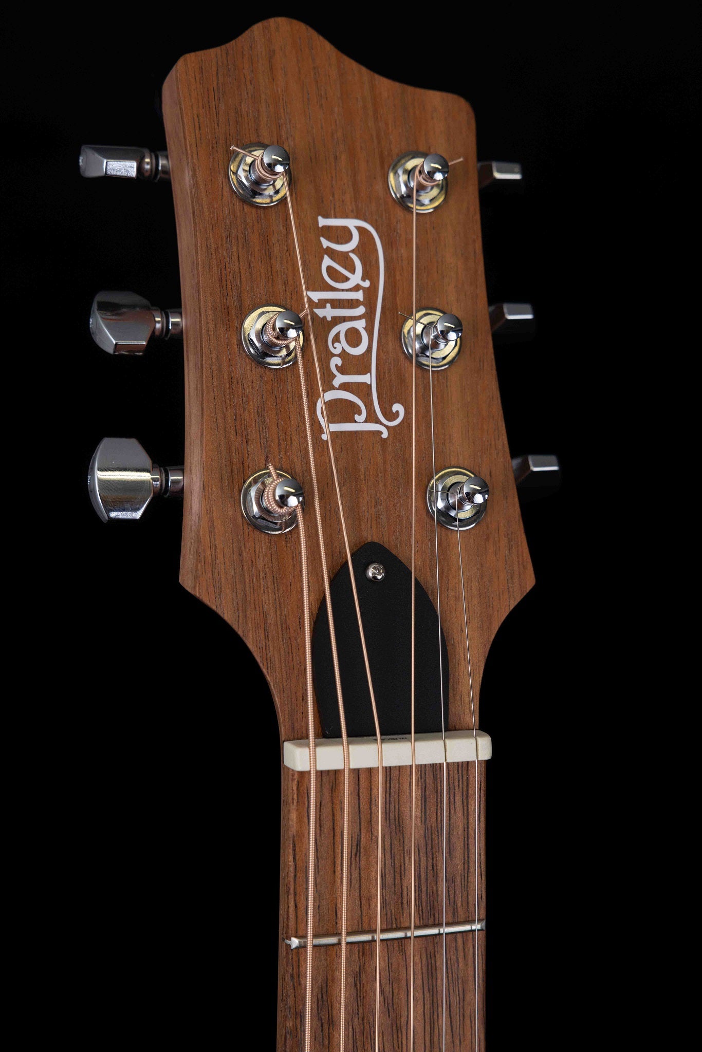 Classic OM Cutaway Model Solid Bunya Top, Solid Blackwood B/S
