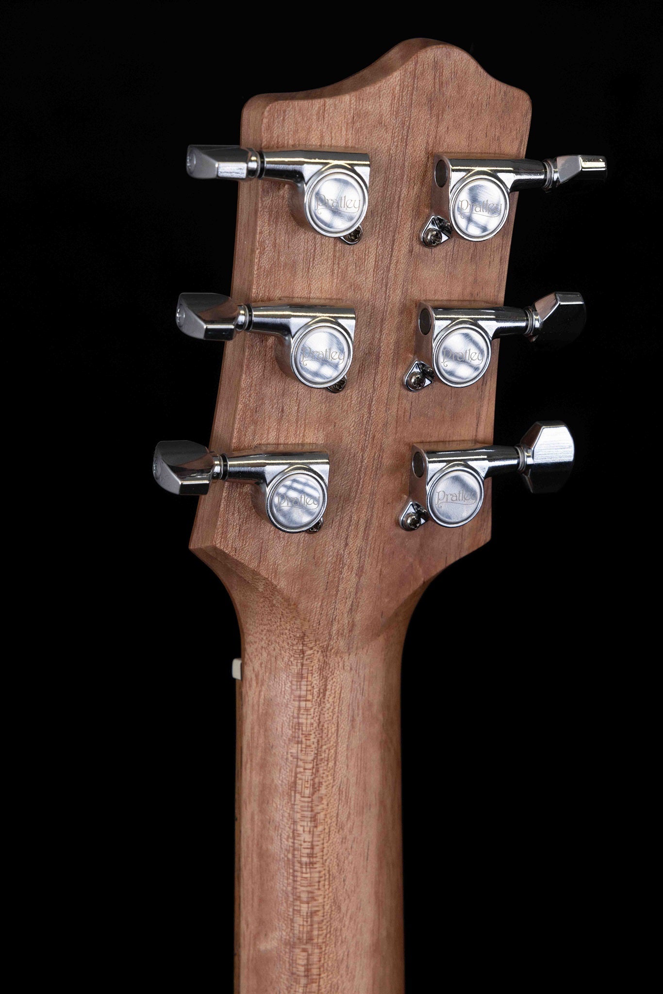Classic OM Cutaway Model Solid Bunya Top, Solid Blackwood B/S