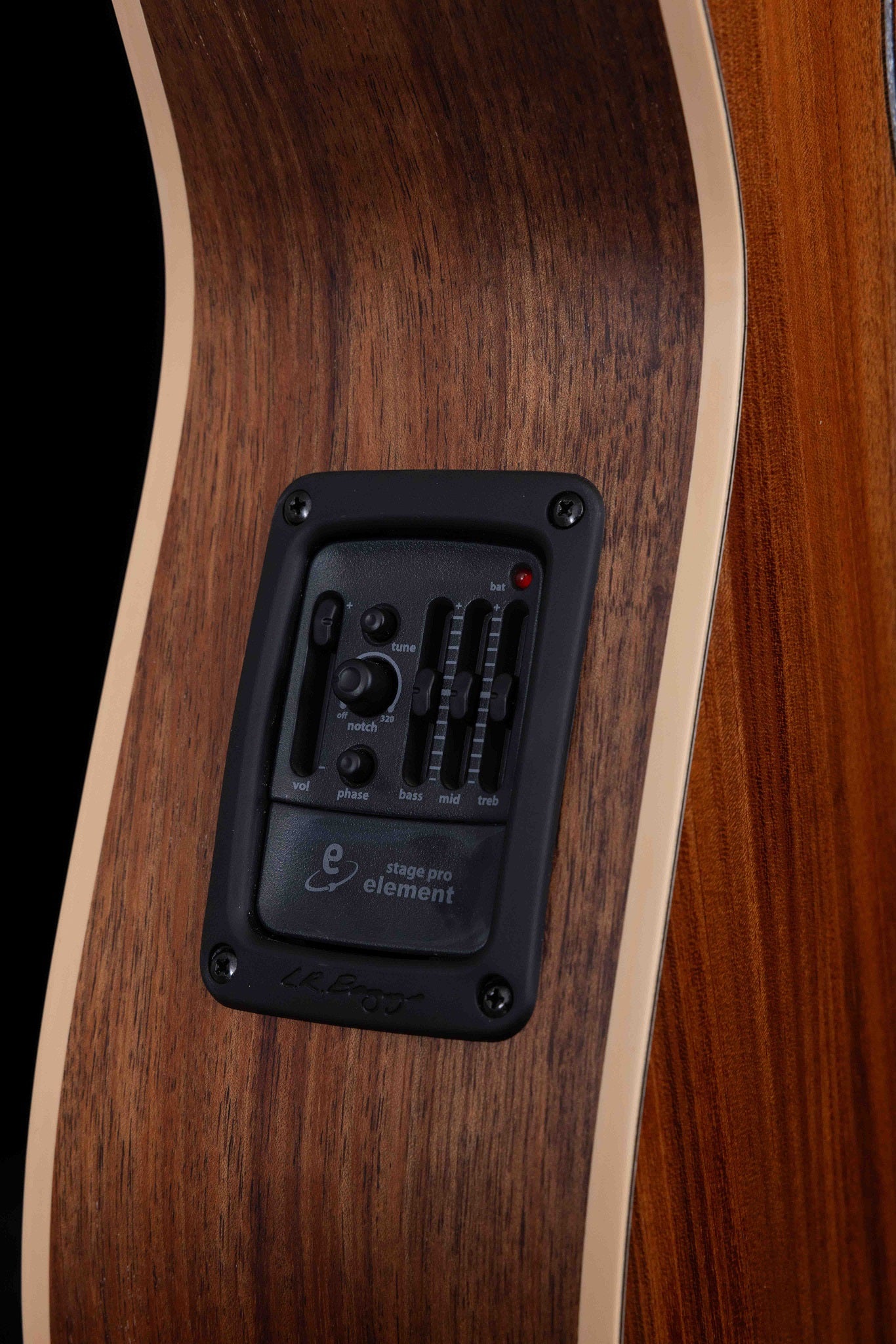 Studio OM Cutaway Model Blackwood B/S Australian Cedar Top